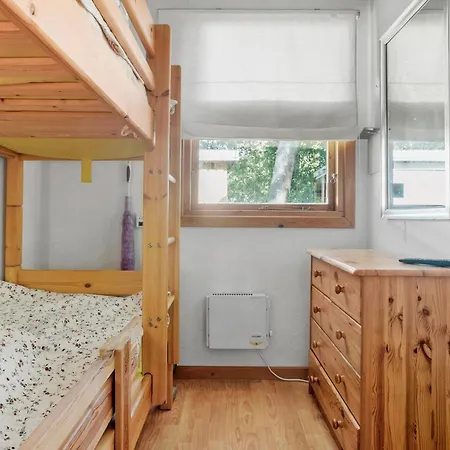2 Bedroom Gorgeous In Prázdninový dům